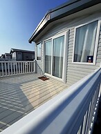 Cabin Sleeps 6 With Parking and Balcony
