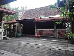 Luang Chumni Village