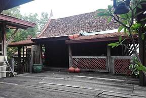 Luang Chumni Village