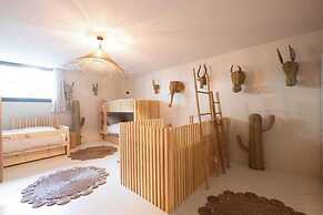 Prestige Villa a/c 12P With Pool & Lounge