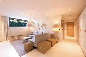Prestige Villa a/c 12P With Pool & Lounge