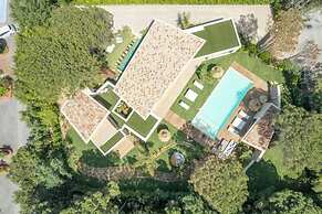 Prestige Villa a/c 12P With Pool & Lounge