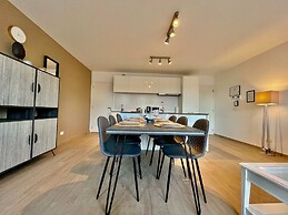 Sparkling City Suite Near Diamonds