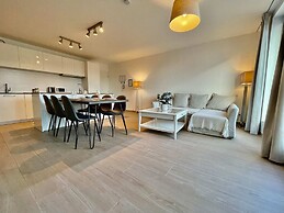 Sparkling City Suite Near Diamonds