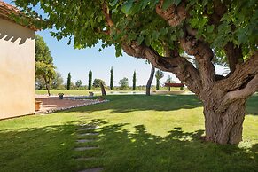 Wine Estate 20m Pool and Cinema