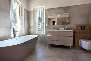 Wine Estate 20m Pool and Cinema