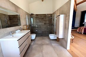 Wine Estate 20m Pool and Cinema