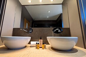 Wine Estate 20m Pool and Cinema