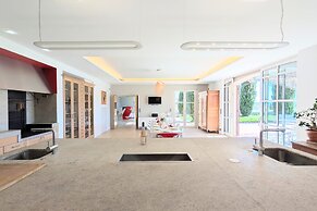 Wine Estate 20m Pool and Cinema