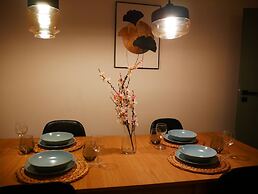 Spacious Designer 4-room Apartment in Center
