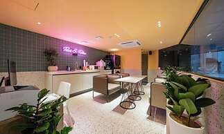 Sinchon APL Hotel