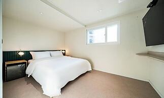 Sinchon APL Hotel