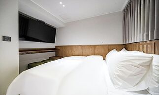 Sinchon APL Hotel