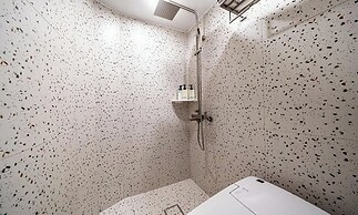 Sinchon APL Hotel
