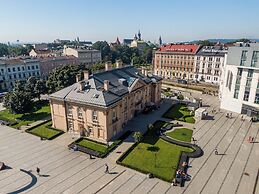 Central Palace