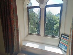 Monkton Wyld Court