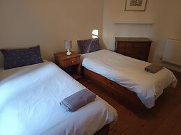 Monkton Wyld Court