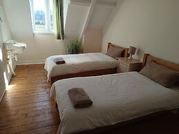 Monkton Wyld Court