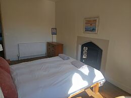 Monkton Wyld Court