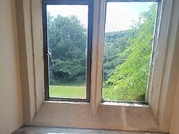 Monkton Wyld Court
