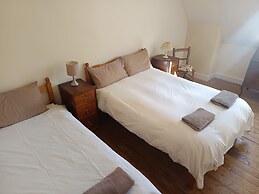 Monkton Wyld Court