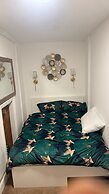 House Sleeps 2 With Parking