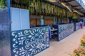 The Grand Brystal Hotel