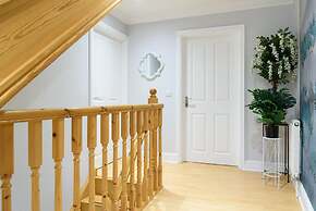 Riverside GEM 6BR With River View NR City Centre