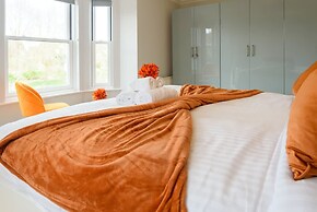 Riverside GEM 6BR With River View NR City Centre