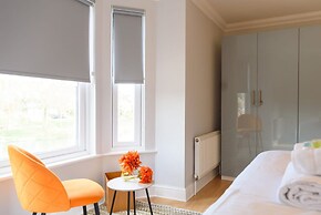 Riverside GEM 6BR With River View NR City Centre