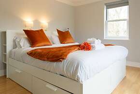 Riverside GEM 6BR With River View NR City Centre
