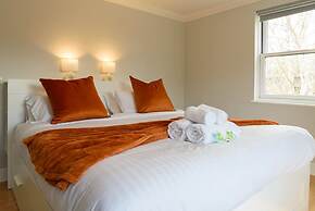 Riverside GEM 6BR With River View NR City Centre