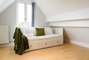 Riverside GEM 6BR With River View NR City Centre