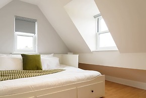 Riverside GEM 6BR With River View NR City Centre