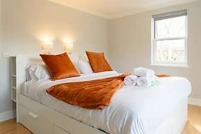 Riverside GEM 6BR With River View NR City Centre