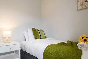 Riverside GEM 6BR With River View NR City Centre
