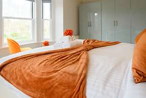 Riverside GEM 6BR With River View NR City Centre