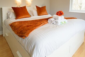 Riverside GEM 6BR With River View NR City Centre