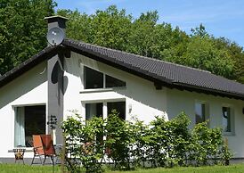 Bungalow im Eifelpark mit Terrasse