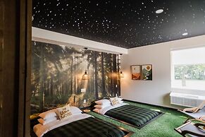 The Grove Motel