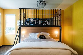The Grove Motel