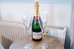 New Stunning Flat Perfect for Business Sleeps 3