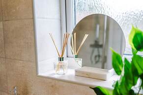 New Stunning Flat Perfect for Business Sleeps 3