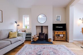 NEW Spacious 2-bed Home Amazing Location