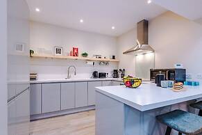 NEW Spacious 2-bed Home Amazing Location