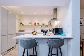 NEW Spacious 2-bed Home Amazing Location