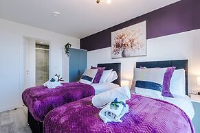 Stunning 2-bed Flat Amazing Location Sleeps 4