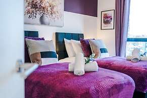 Stunning 2-bed Flat Amazing Location Sleeps 4