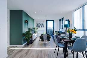 Stunning 2-bed Flat Amazing Location Sleeps 4