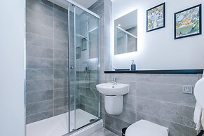 Stunning 2-bed Flat Amazing Location Sleeps 4
